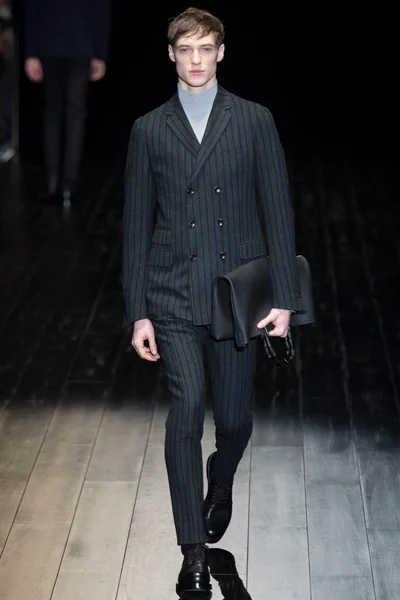 Look 26